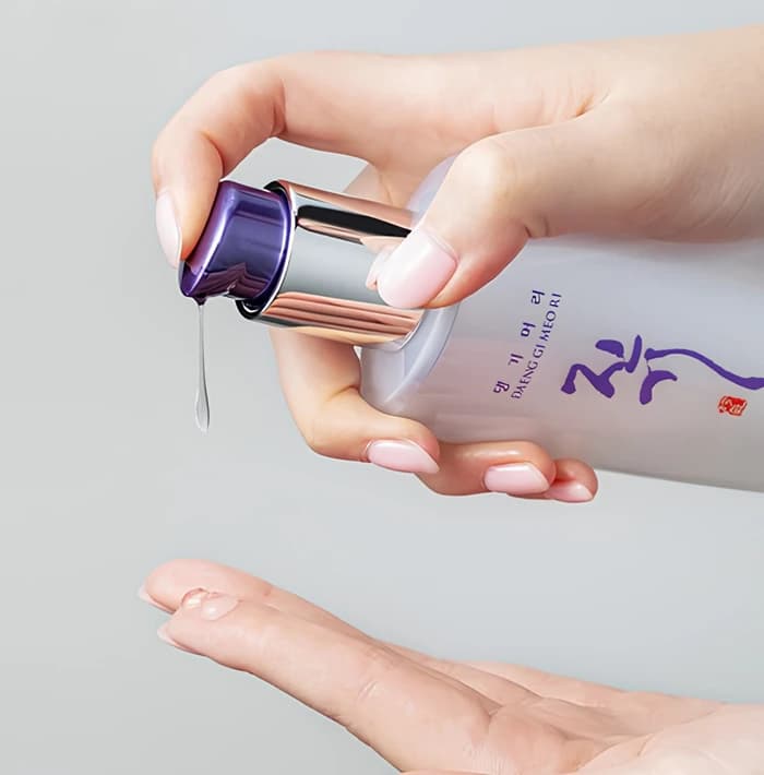 DAENG GI MEO RI Vitalizing Hair Serum - 140ml alternate